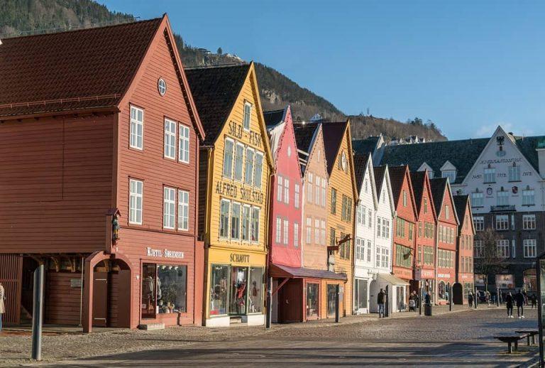 Bergen huizen aan de kade in Noorwegen