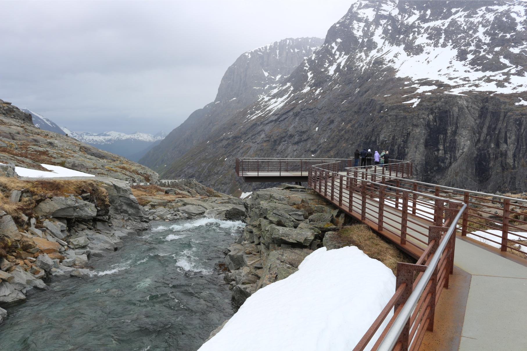 Uitzicht op de haarspeldbochten van de Trollstigen